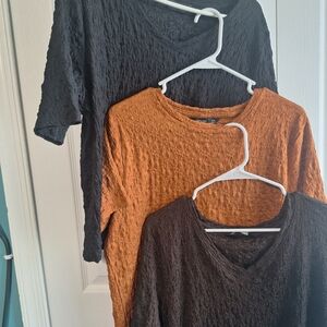 Simply Vera Vera Wang Crinkle V-Neck Top in Rust Orange
